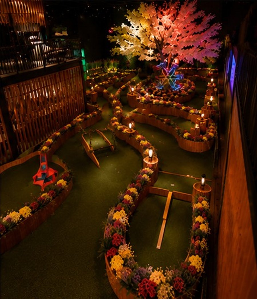 Overview of the themed mini golf course
